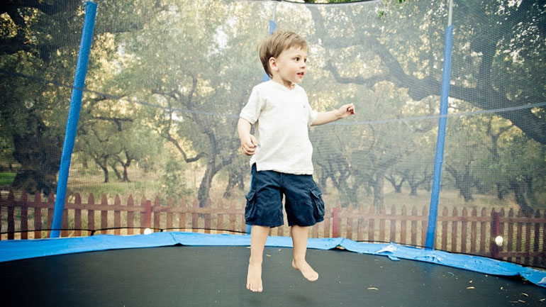 Τραμπολίνο: Το πιο διασκεδαστικό παιχνίδι αλλά και το πιο επικίνδυνο