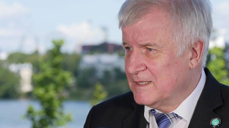 Ζέεχοφερ στη Deutsche Welle: Θα τα βρούμε στο μεταναστευτικό