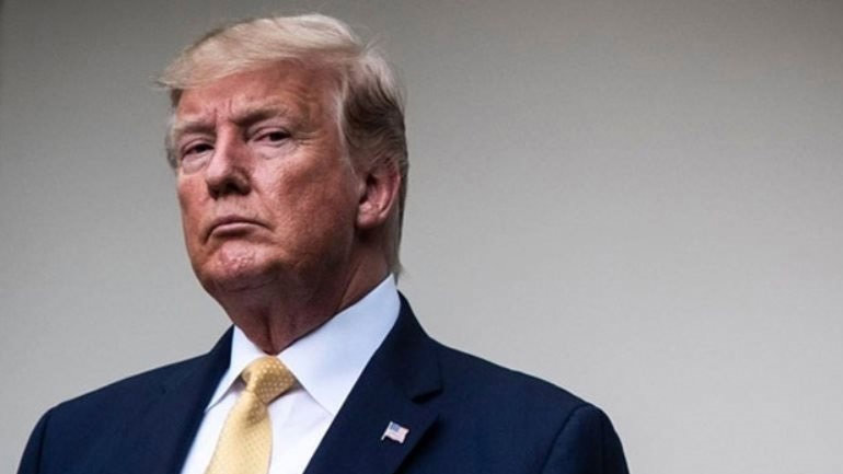 Politico: Πάγια τακτική του Τραμπ να προκαλεί με τις δηλώσεις του και μετά να αποποιείται των ευθυνών του