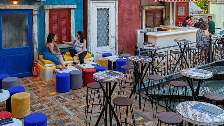 «Άνω Πόλις του Βύρωνος Πολιτεία»: Η ταράτσα που θα λατρέψετε στην Αθήνα