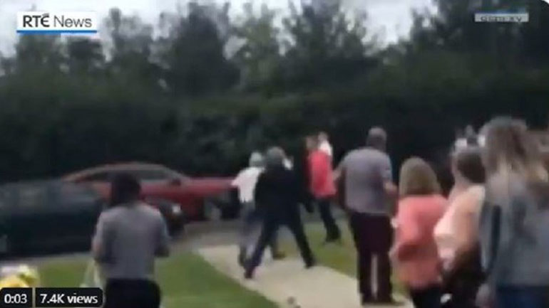 Ιρλανδία: Αυτοκίνητο έπεσε πάνω σε πεζούς σε νεκροταφείο