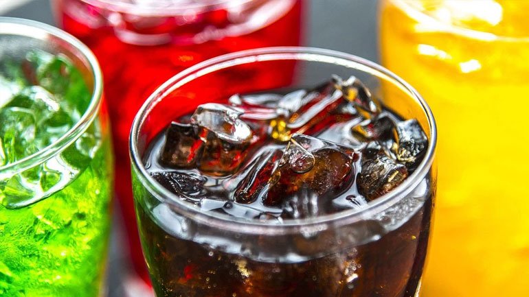 Γιατί δεν πρέπει να πίνετε αναψυκτικά μετά το γεύμα