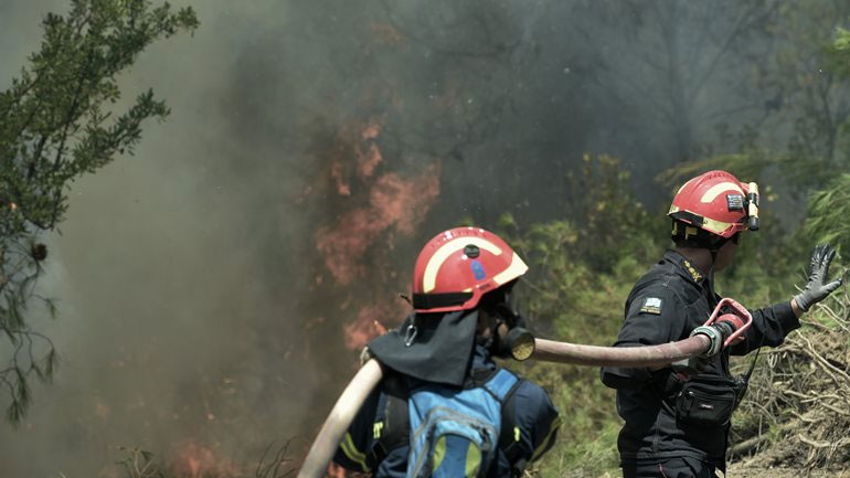 Υπό έλεγχο η πυρκαγιά στο Μαρκόπουλο Αττικής
