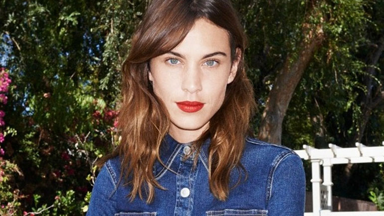 Δύσκολες ώρες για την Alexa Chung – Αποκάλυψε ότι πάσχει από ενδομητρίωση