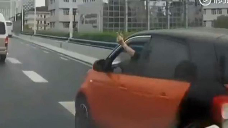 Αγενής οδηγός τιμωρείται