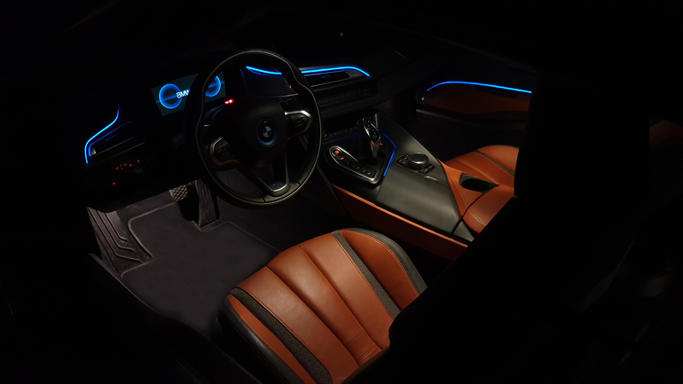 Το μέλλον το ζούμε. Για όσους δεν το έχουν καταλάβει! (εσωτερικό από BMW i8 Roadster)