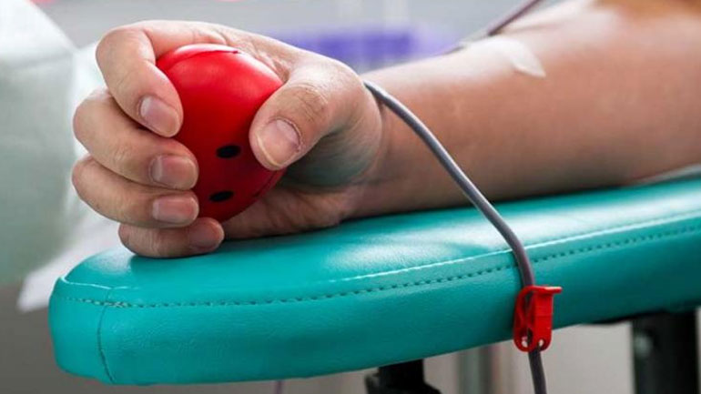 Πρόεδρος Εθνικού Κέντρου Αιμοδοσίας: «Καλούμε τον κόσμο πριν φύγει για διακοπές να δώσει αίμα»