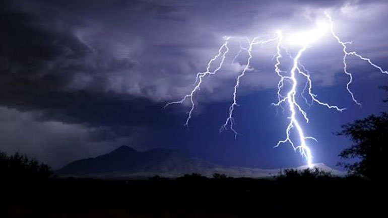 Άνδρας χτυπήθηκε από κεραυνό στη Φλόριντα – 8 τραυματίες