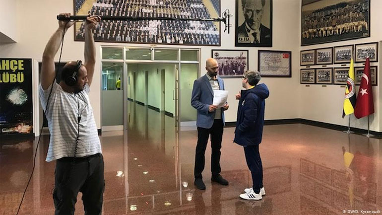 Aπό τα γυρίσματα του ντοκιμαντέρ για τον "Λεφτέρ" στο προπονητικό κέντρο της Φενέρμπαχτσε στην Κων/πολη