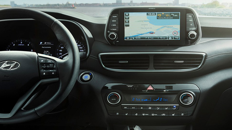 Έγχρωμη οθόνη, αυτόματος διζωνικός κλιματισμός και κουμπί εκκίνησης του κινητήρα