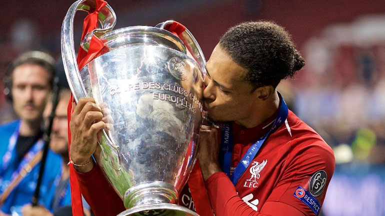 Βαν Ντάικ: «Προτιμώ τίτλους με Λίβερπουλ»