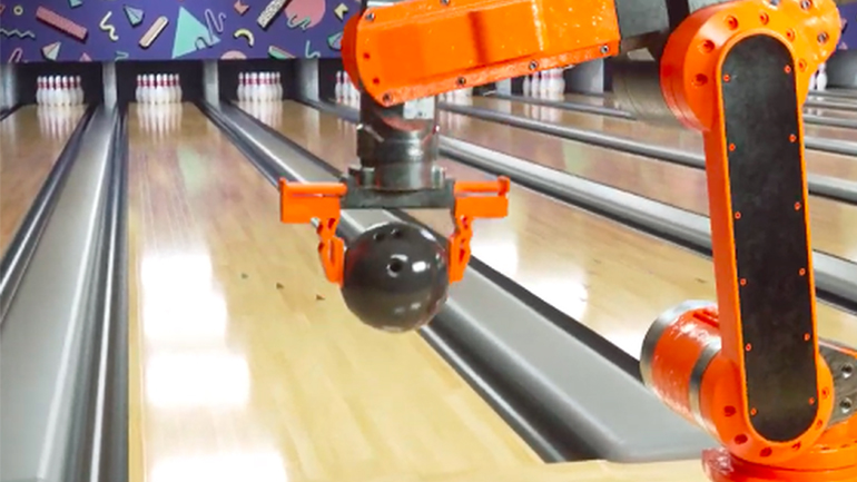 Ρομπότ παίζει μπόουλινγκ