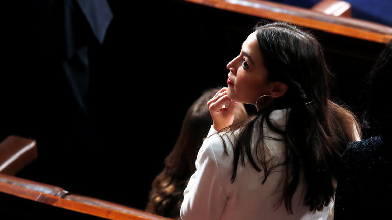 ΗΠΑ: Αποπέμφθηκε αστυνομικός που είπε ότι κάποιος πρέπει να ρίξει μια σφαίρα εναντίον της Αλεξάντρια Οκάσιο-Κορτέζ