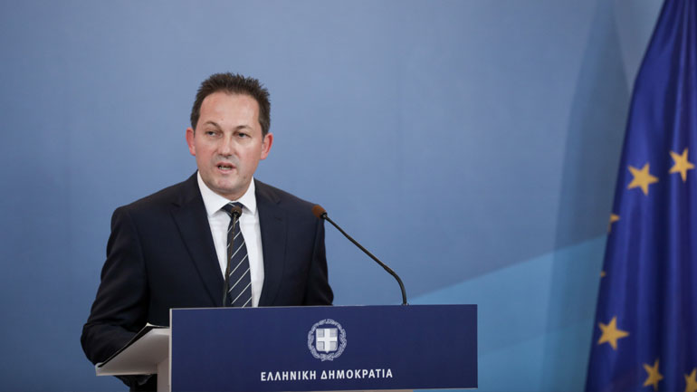 Πέτσας: Δεν μειώνεται το αφορολόγητο, καταβάλλονται όλα τα κοινωνικά επιδόματα