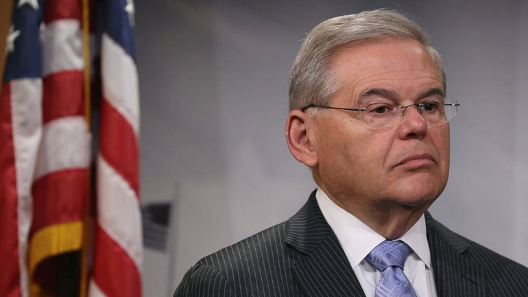 Μενέντεζ: Να επιβληθούν κυρώσεις στην Τουρκία για τους S-400