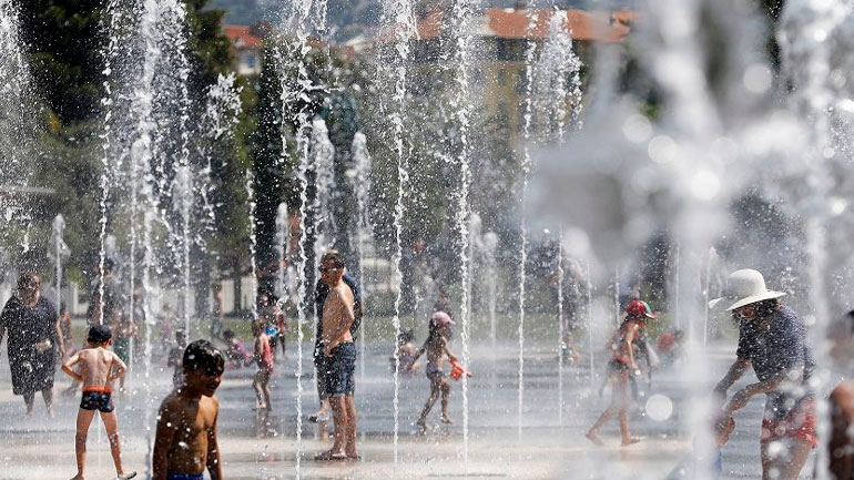 Συναγερμός λόγω καύσωνα στη δυτική Ευρώπη