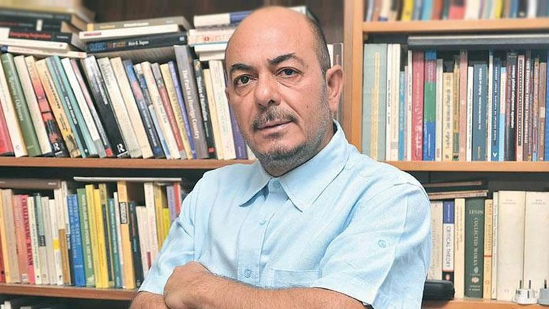 Τι παιχνίδια παίζονται στην πλάτη του Κυπριακού