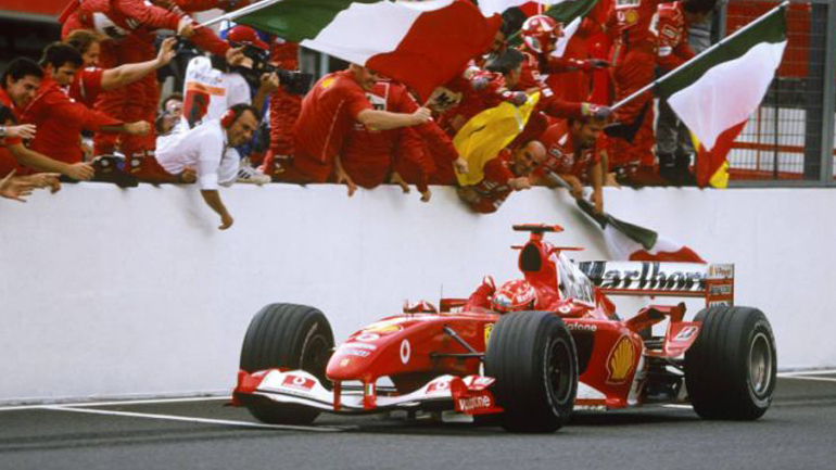 O Mick Schumacher θα οδηγήσει τη Ferrari F2004 του πατέρα του