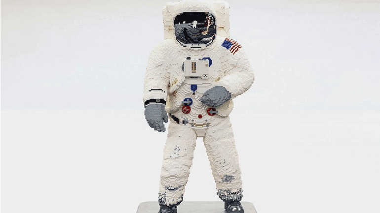 Η στολή του αστροναύτη Μπαζ Όλντριν από κυβάκια