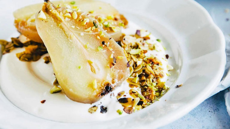 Γιαούρτι με αχλάδια και granola για να ξεκινήσεις όμορφα την ημέρα σου!