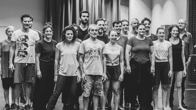 Ξεκίνησαν οι πρόβες για την παράσταση «Η Μεγάλη πλατεία» του Νίκου Μπακόλα