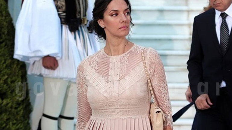 Η Νόνη Δούνια παρέδωσε μαθήματα κομψότητας στο Προεδρικό Μέγαρο