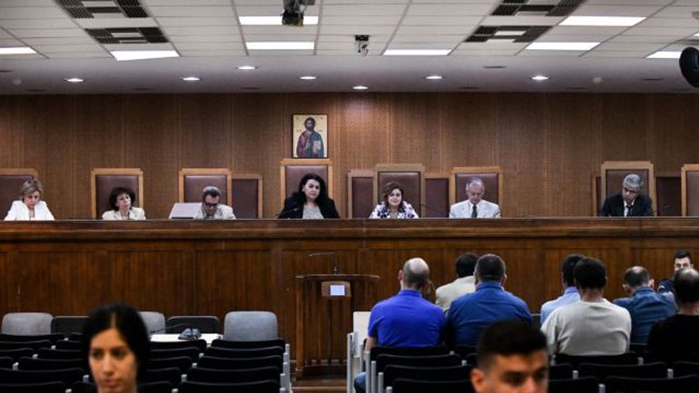 Δίκη Χ.Α.: «Δεν είδα συνοδηγό στο αυτοκίνητο του Ρουπακιά» λέει τώρα κατηγορούμενος