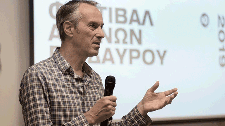 Ίβο βαν Χόβε: Διαβάζω τα θεατρικά κείμενα σαν να έχουν γραφτεί χθες