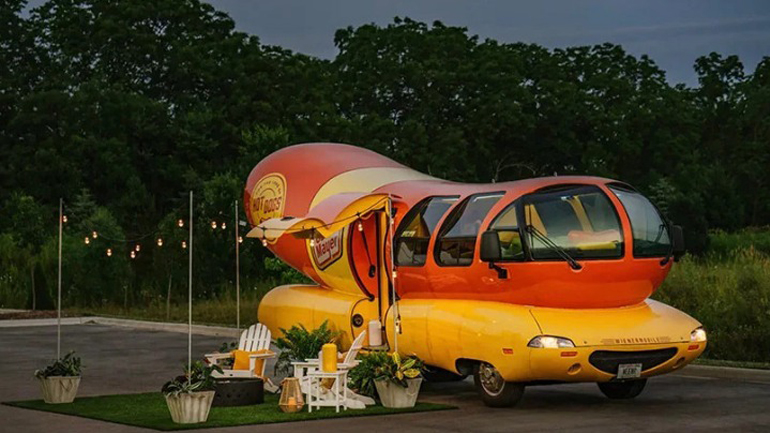 Διανυκτέρευση σε αυτοκίνητο – χοτ ντογκ