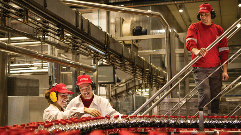 Coca-Cola Τρία Έψιλον: Δημιουργία αξίας για την Ελλάδα με επενδύσεις στην τοπική παραγωγή και στην εργασιακή απασχόληση