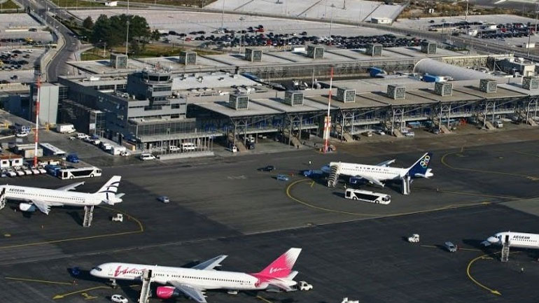 Ταξί και τουριστικά λεωφορεία κατά της Fraport για το αντίτιμο στάθευμεσης στο “Μακεδονία”