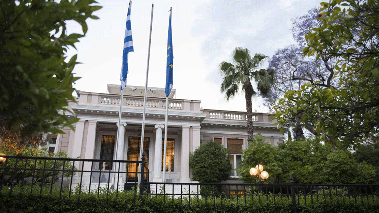 Κυβερνητικές πηγές: Δεν εξαιρείται κανείς από τη μείωση του ΕΝΦΙΑ