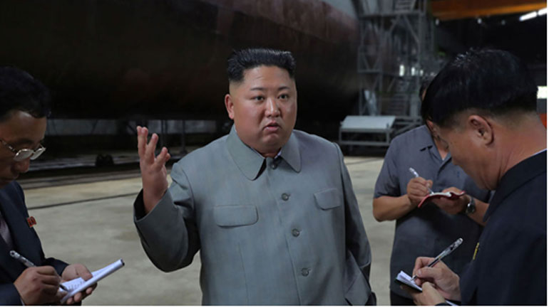 Ο Kim Jong-un στοχεύει με όπλα και λόγια τους πολεμοχαρείς στη Σεούλ