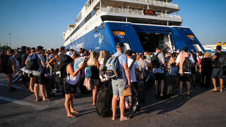 Ξεκίνησε η μεγάλη έξοδος για το εφετινό καλοκαίρι από τα λιμάνια της Αττικής