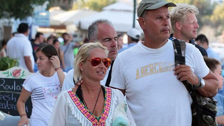 Μαρία Μπεκατώρου: Ξέγνοιαστες διακοπές στη Σύρο με τον σύζυγό της!