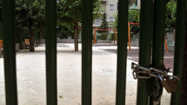 Τραυματίστηκε ανήλικος έπειτα από αποκόλληση καγκελόπορτας σε παιδική χαρά