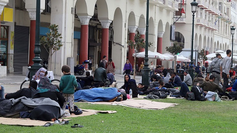 Σε δομές φιλοξενίας οδηγούνται 35 πρόσφυγες που συγκεντρώθηκαν στο Α.Τ. Λευκού Πύργου