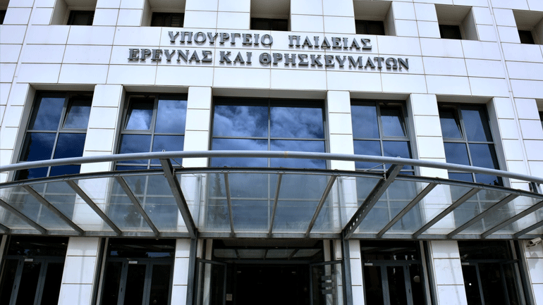 Διαψεύδει το υπουργείο Παιδείας τα περί καμερών και barcode στα πανεπιστήμια