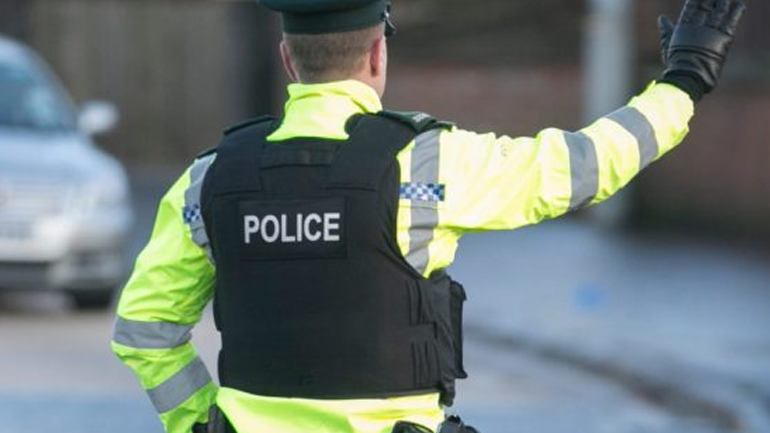 Επίθεση κατά αστυνομικών με εκρηκτικό μηχανισμό στη Β. Ιρλανδία