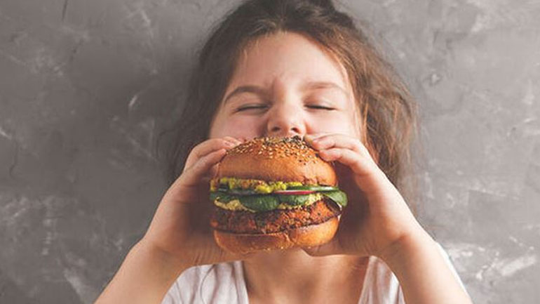 Η υπερκατανάλωση ανθυγιεινών τροφών συνδέεται με καθυστερημένη ανάπτυξη των μικρών παιδιών