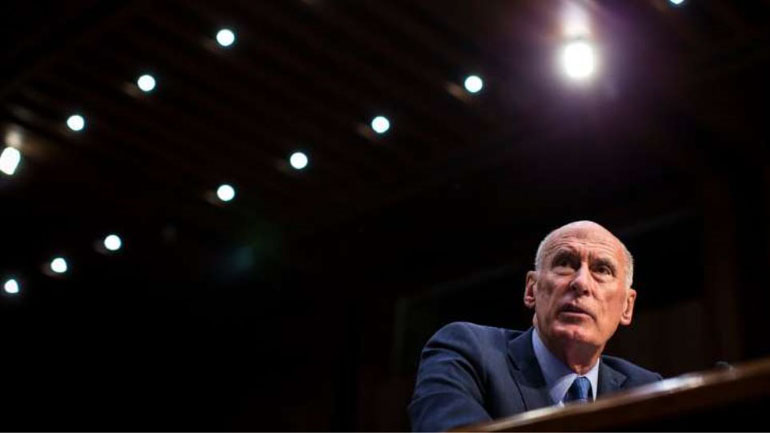 Φεύγει ο επικεφαλής της υπηρεσίας πληροφοριών που είχε διαφωνήσει με τον Τραμπ