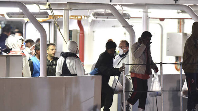 Ιταλία: Οι αρχές επέτρεψαν σε 16 ανήλικους μετανάστες να αποβιβαστούν από το σκάφος Gregoretti της ιταλικής ακτοφυλακής