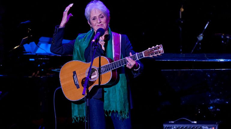 Η Τζόαν Μπαέζ αποχαιρέτισε την 59χρονη καριέρα της με την τελευταία της συναυλία στη Μαδρίτη
