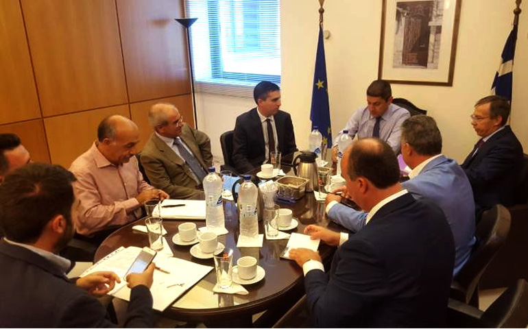 Φωτογραφία από τη συνάντηση στελεχών του Υπουργείου και της Ομοσπονδίας Μηχανοκίνητου Αθλητισμού