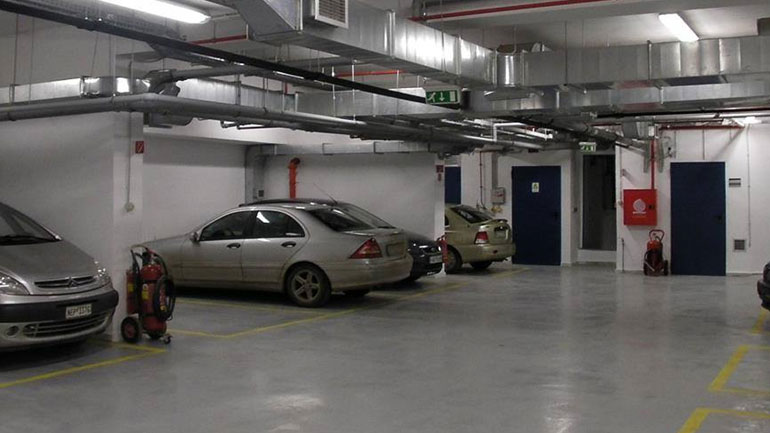 Τον μαχαίρωσε για μια θέση πάρκινγκ