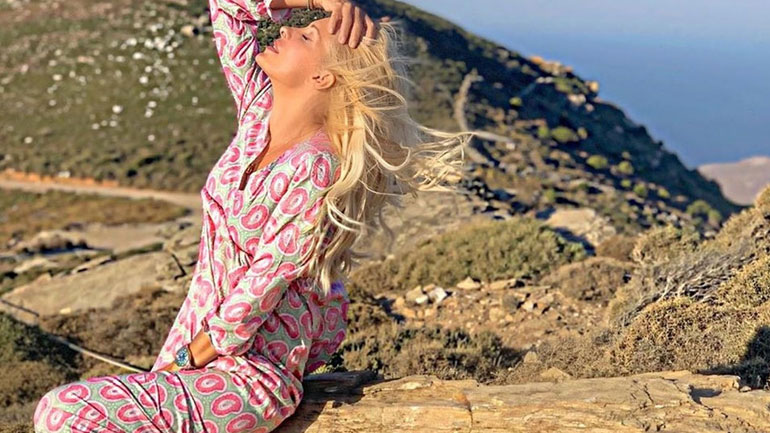 Διακοπές στο νησί των ανέμων για την Ελένη Μενεγάκη!