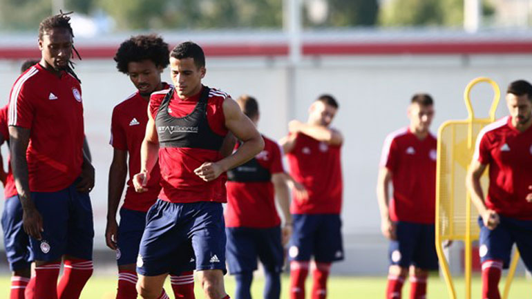 Ο Μαρινάκης περιμένει το δώρο στα γενέθλιά του