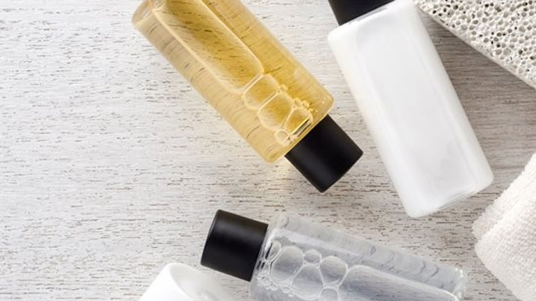 Τέλος στα μικρά πλαστικά μπουκαλάκια με προϊόντα περιποίησης για όσους καταλύουν σε ξενοδοχεία