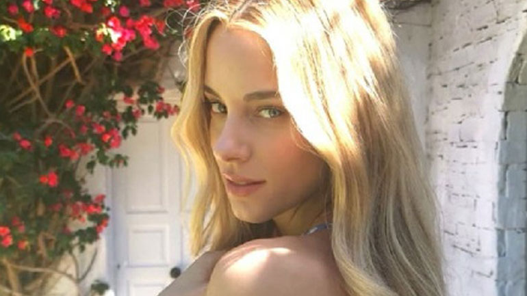 H Δούκισσα Νομικού ποζάρει με μαγιό στον 8ο μήνα της εγκυμοσύνης της