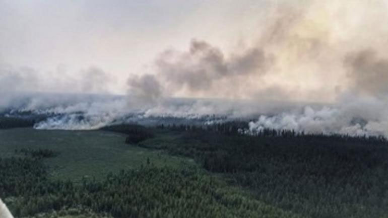 Σιβηρία: Στη μάχη για την κατάσβεση των πυρκαγιών συμμετέχουν ο στρατός και πυροσβεστικά αεροσκάφη της Ρωσίας